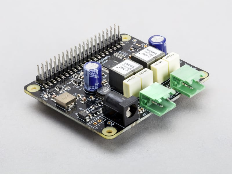 DigiAMP+ obsahuje čip Texas Instruments TAS5756M a dovoluje k výstupu připojit až 35W reproduktory. S Raspberry Pi si tak snadno postavíte vlastní audio soustavu. Stojí 35 dolarů a vyžaduje externí stejnosměrné napájení 12-21 V 3 A.