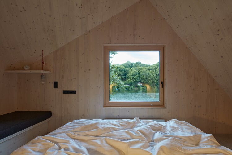 2022-01-Prodesi_Domesi_Na_Vranovske_prehrade_Chata_jako_kajuta_n