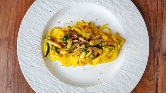 Cuketové špagety se syrečky - recept