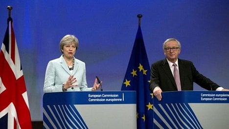 Náhledový obrázek - Mayová a Juncker rozhýbali brexit. Tvrdá hranice v Irsku nebude