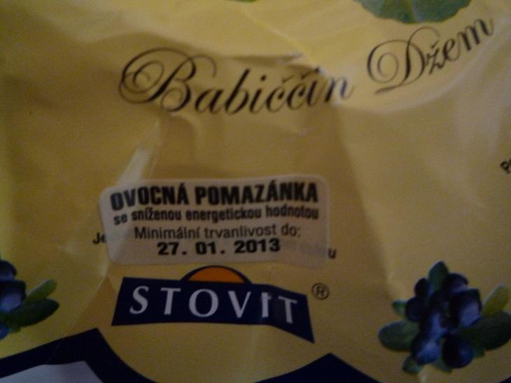 STOVIT Babiččin džem: jako od babičky? Leda by babička byla podvodnice - V džemu byly stanoveny dvě látky - sorbitol a floridzin - které ukazují na to, že ve výrobku byla použita i jiná ovocná složka - jablečná. Výrobce na obale výrobku uvádí, že se jedná o borůvkový džem.