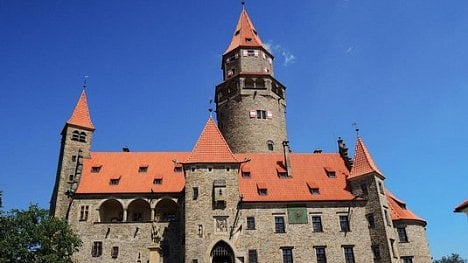 Náhledový obrázek - Hrad Bouzov zůstane státu. Ústavní soud odmítl stížnost Německého řádu