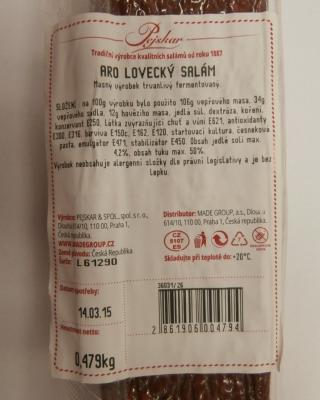 Aro Lovecký salám. Kategorie: Nejakostní potraviny. Nevyhovující parametr: povrchový vzhled, vůně, barva, konzistence, vzhled nákroje, celkové senzorické hodnocení. Výrobek měl vrásčitý povrch, pod obalem bylo patrné zrnění. Vůně výrobku byla nakyslá až čpavá, netypická pro tento typ výrobku. Barva výrobku byla tmavě hnědá, konzistence mazlavá, velmi měkká, lepivá a nesoudržná. V nákroji byly patrné kolagenní částice i vzduchové bubliny. Celkově výrobek nevyhověl senzorickým požadavkům daným vyhláškou pro Lovecký salám. Výrobce: 	PEJSKAR & SPOL., spol s r.o., Praha 1. Místo kontroly: MAKRO Cash & Carry ČR s.r.o., Brno
