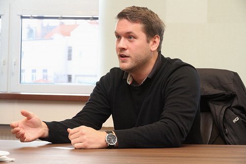 Při rozhovoru s mluvčím plzeňské televize Zak Viktorem Novým