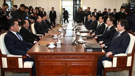 Náhledový obrázek - Jednání Korejí: KLDR obnoví vojenskou linku s Jižní Koreou, na olympiádu pošle delegaci