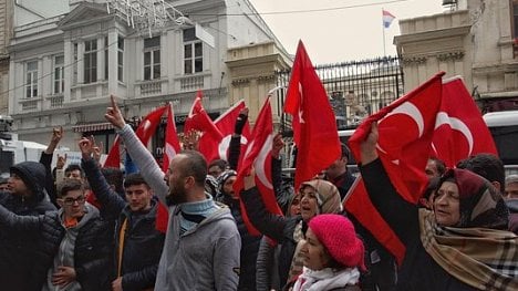 Náhledový obrázek - Kdo s koho? Spor s Tureckem v Nizozemsku před volbami posílí liberály i Wilderse