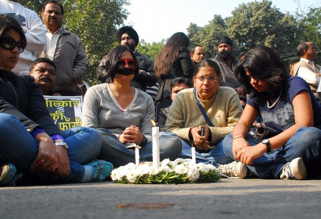 2010-05-proti-brutc3a1lnc3admu-nc3a1silc3ad-protestovaly-desetit