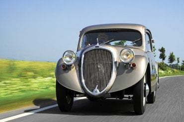 Škoda Sagitta z továrního muzea po rekonstrukci, jen je otázka, zda měl ten myšlený nejjednodušší a nejlevnější vůz tolik chromu a lesku?