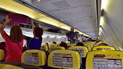 Náhledový obrázek - Útok na peněženky. Ryanair omezí komfort cestujících a zpřísní kontroly zavazadel