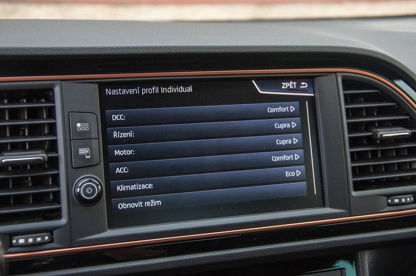 2019-11-seat-leon-cupra-r-st-27-of-39.jpg