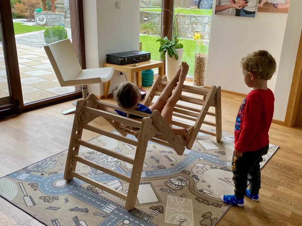 Dětské prolézačky a stavebnicový nábytek od firmy Antonie Emma