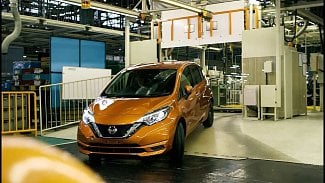 Náhledový obrázek - Nissan představil elektromobil, který má motor a nejde strčit do zásuvky