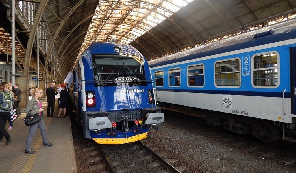 2017-12-vlak-railjet-3.jpg