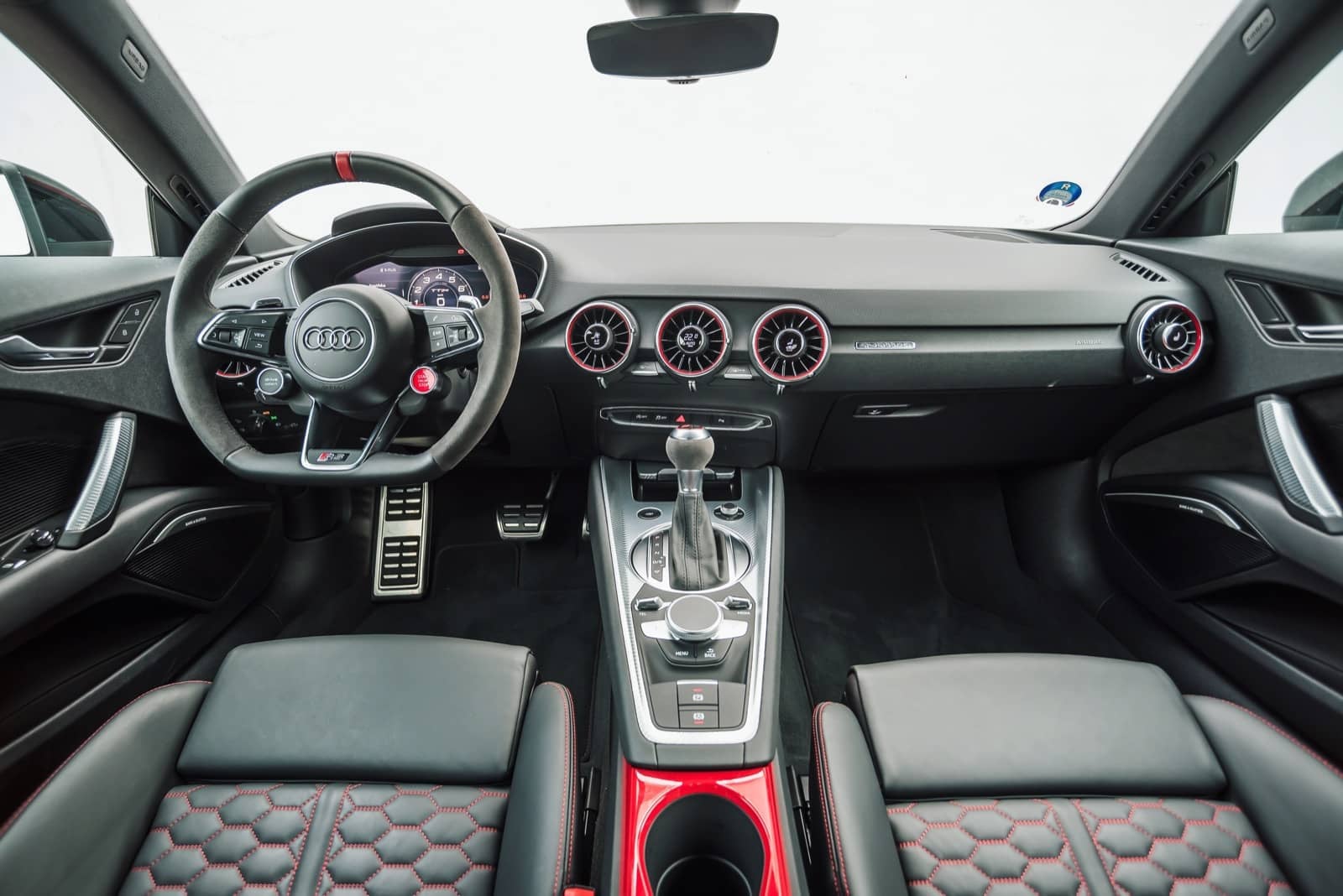 2019-11-Audi-TT-RS-vs-BMW-M2-vs-Nissan-370Z-00019.jpg