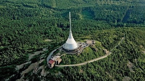 Náhledový obrázek - Nad Ještědem se blýská. Začíná boj o provozování libereckého skiareálu