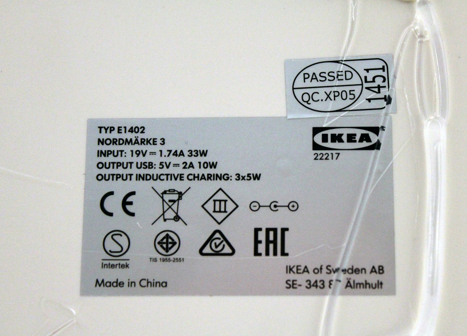 Výkon bezdrátového nabíjení je 5 W, v tomto případě třikrát.