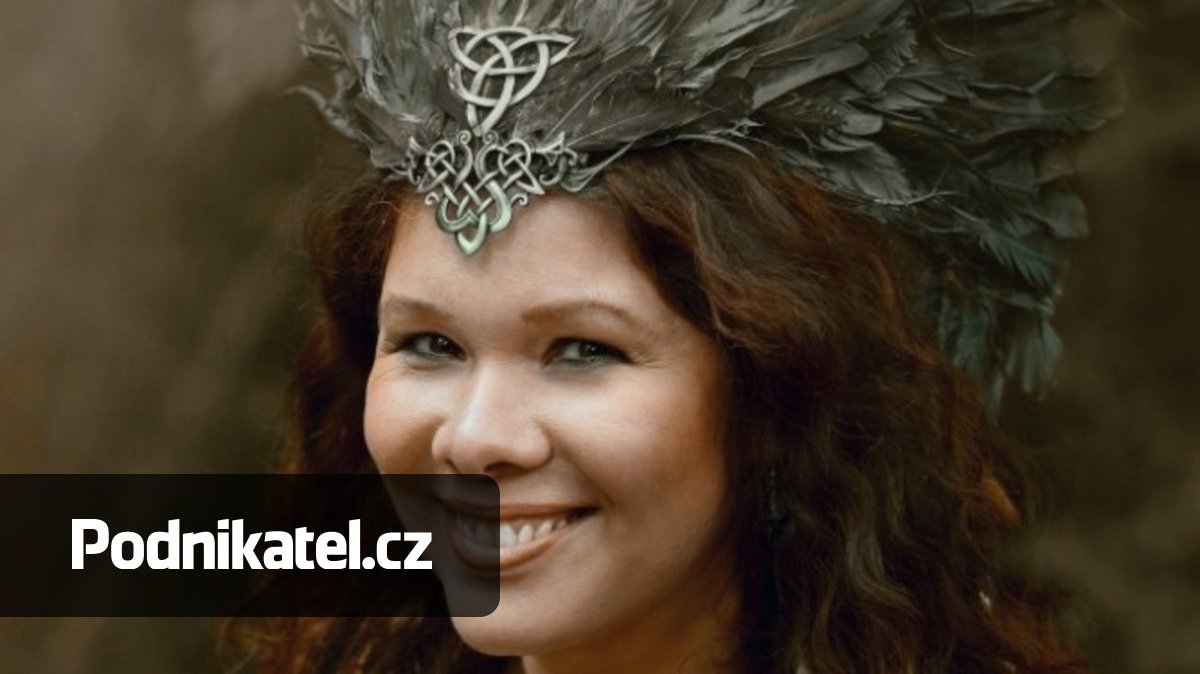 Chytila pájku za pálivý konec, přesto se nevzdala. Dnes tvoří unikáty z cínu i skla