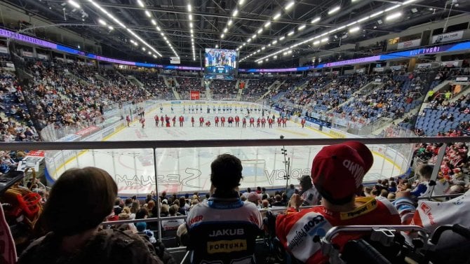 Zápas Extraligy ledního hokeje mezi týmy HC Bílí Tygři Liberec a HC Dynamo Pardubice