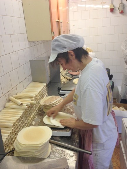 Paní Míla stáčí hořické trubičky už patnáct let