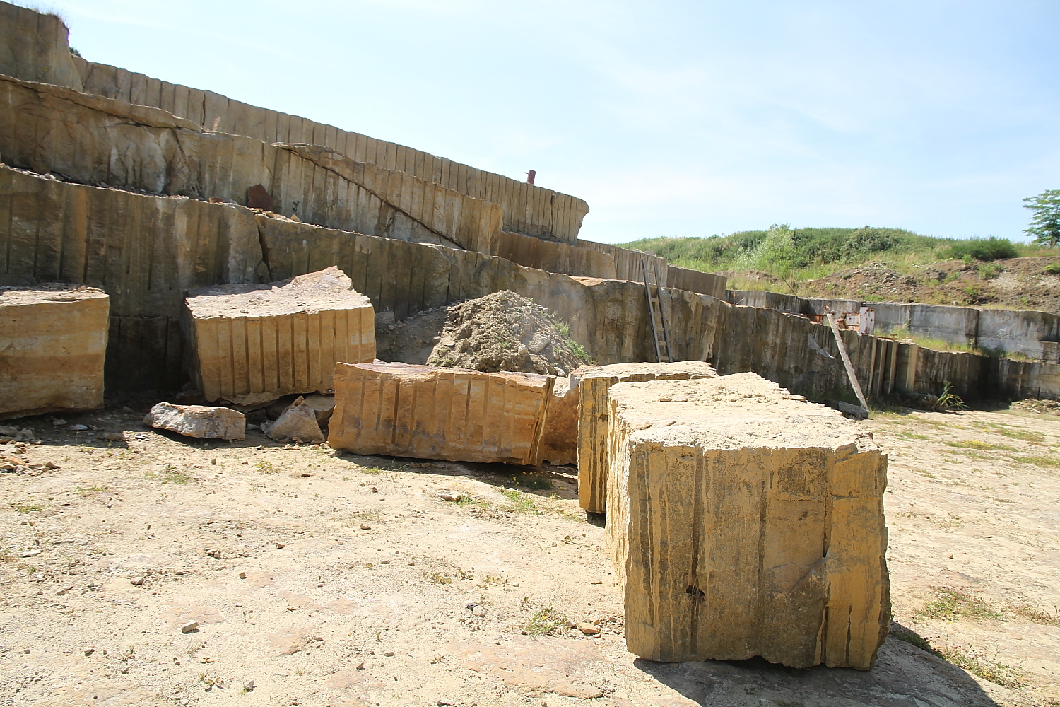 Kameník Jan Brož chce vrátit dobré jméno pískovcovému lomu.