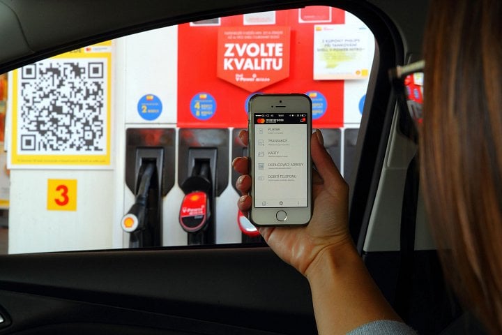Oficiální propagační fotografie MasterCard a Shell.