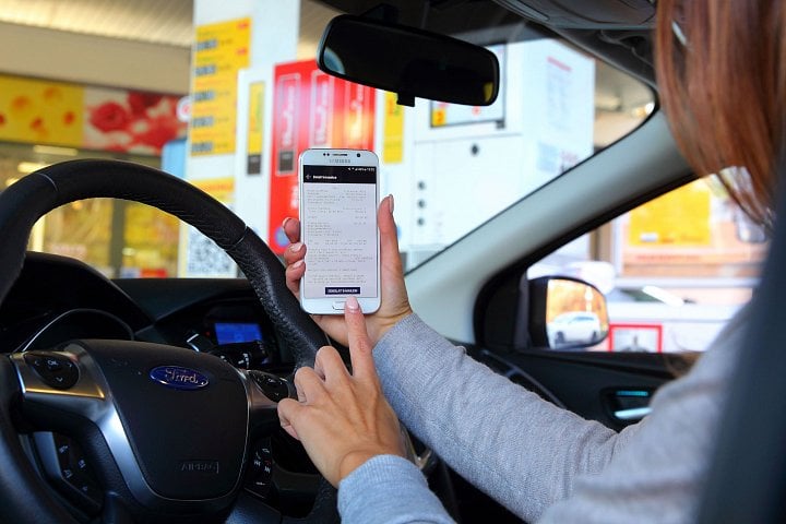 Oficiální propagační fotografie MasterCard a Shell.