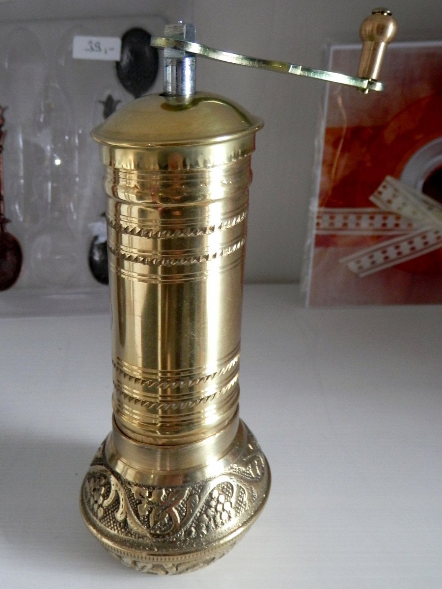 Ruční mlýnek na kávu