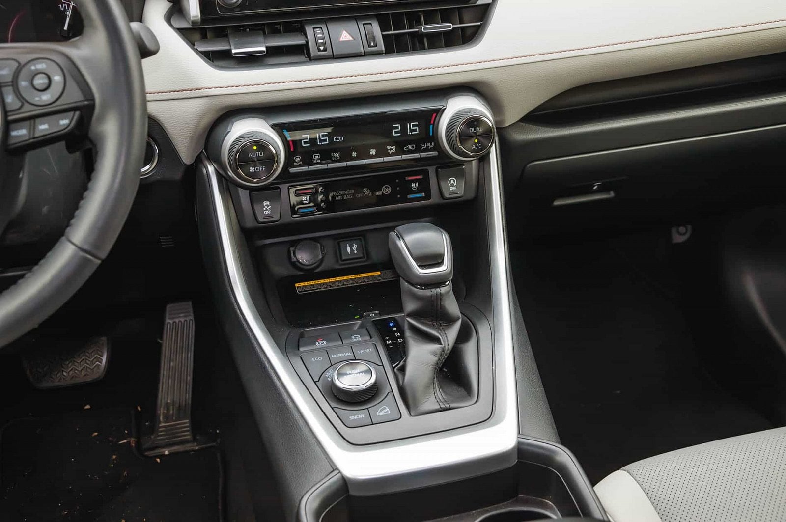 2019-07-Toyota-RAV4-28-of-33.jpg