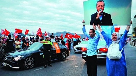 Náhledový obrázek - Sultán betonový a mramorový. Erdogan chce postavit megalomanský průplav za bilion