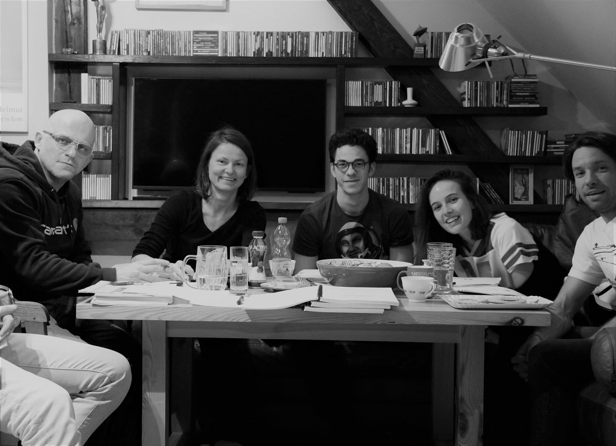 Dabing Street - komediální seriál Petra Zelenky podle stejnojmenné hry Dejvického divadla pojednává o nechtěném dědictví ve formě dabingového studia.