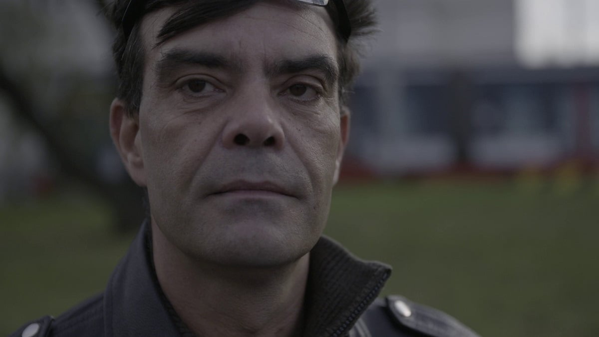 Proti národní cti - dokument přinášející rekonstrukci soudních případů lidí, označených v poválečné době za nacistické zločince a zrádce.