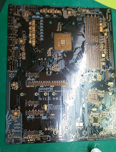 PCB připravované desky s čipsetem AMD X370 (Zdroj: Reddit)