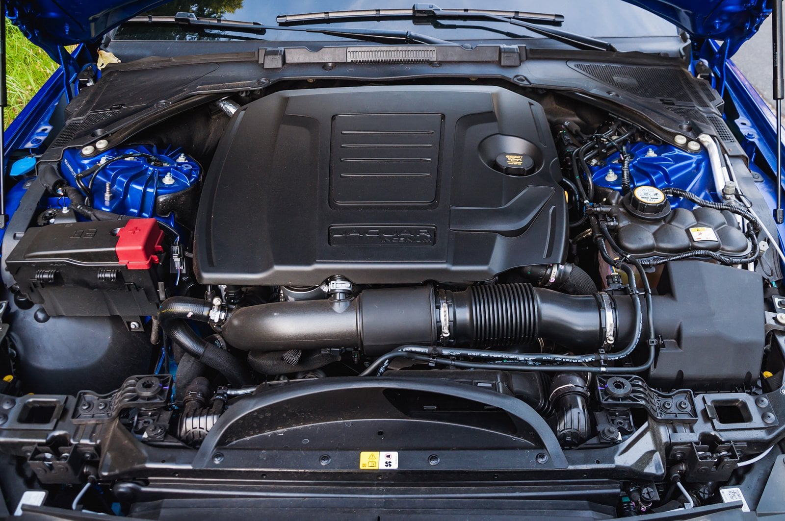 2019-09-Jaguar-XE-P300-AWD-21-of-24.jpg