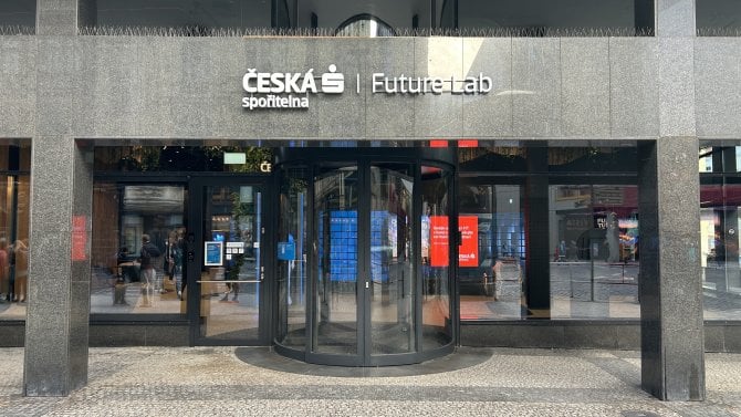 Ilustrační fotografie. Pobočka České spořitelny, Future Lab, Na Perštýně 342/1, Praha. (2024)