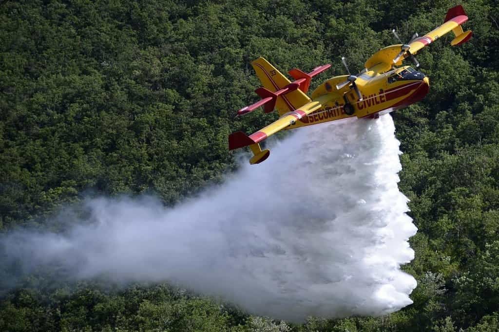 2011-08-hasic48dskc3a1-letadla-canadair-v-akcc3adch-v-evropc49b-