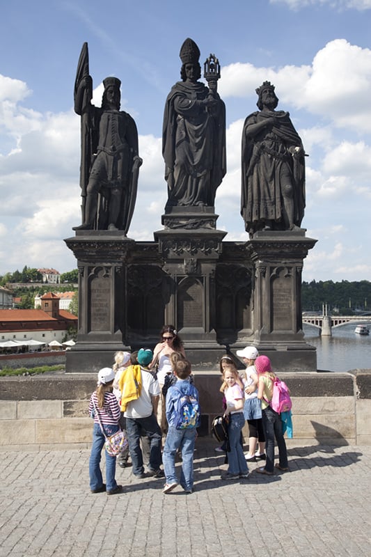 Stověžaté příběhy milují děti, ale jsou i pro dospělé.