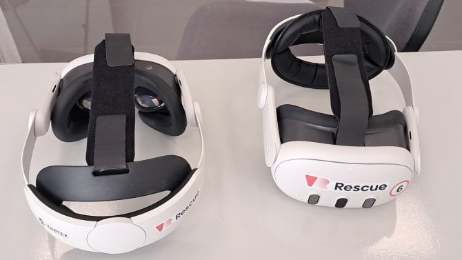 Dvojice brýlí pro virtuální realitu