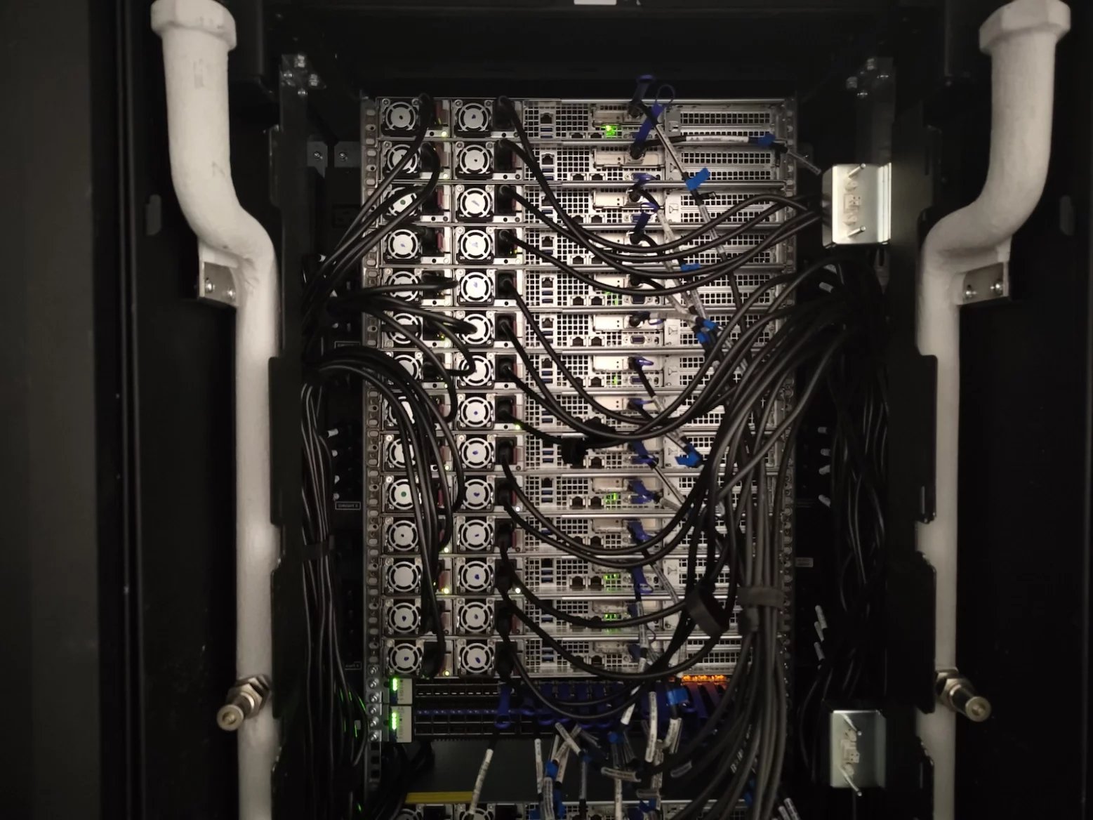 Vysloužilý ostravský superpočítač Salomon na IT4Innovations