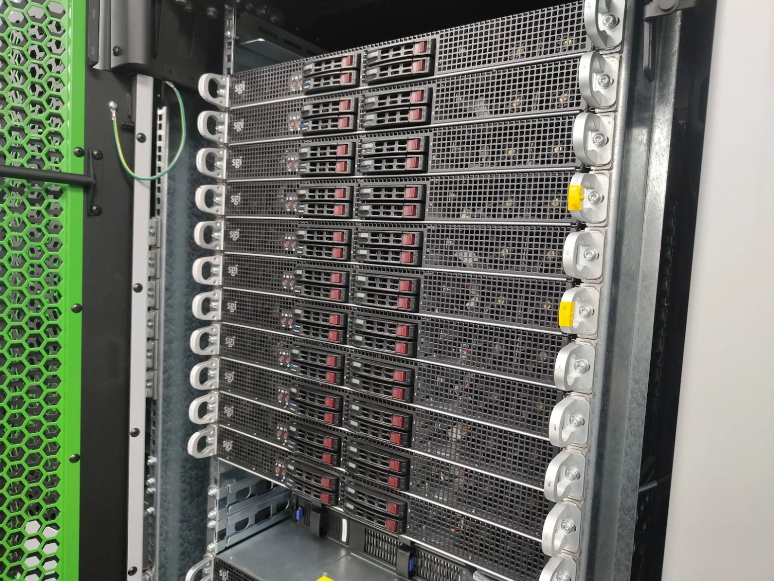 Vysloužilý ostravský superpočítač Salomon na IT4Innovations