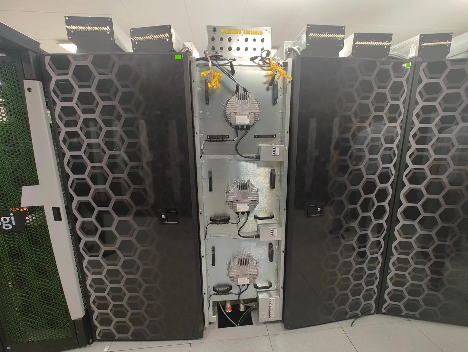 Vysloužilý ostravský superpočítač Salomon na IT4Innovations