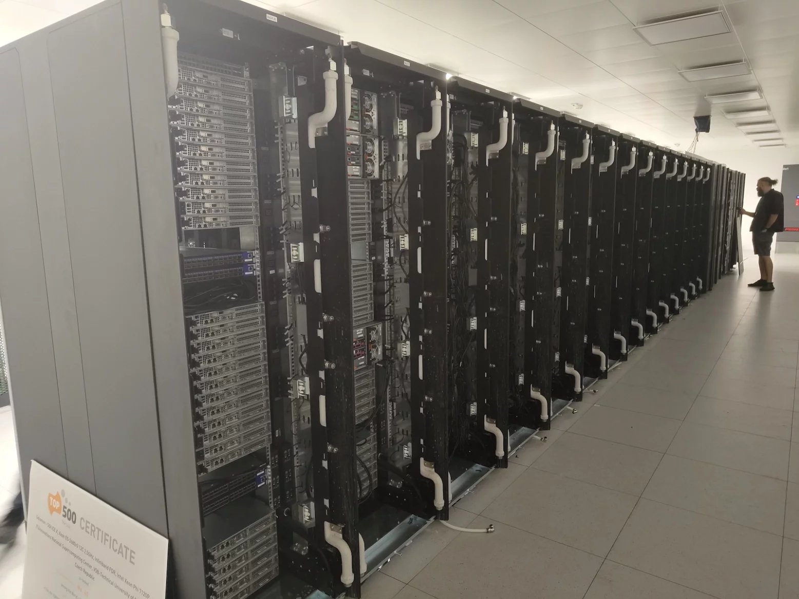 Vysloužilý ostravský superpočítač Salomon na IT4Innovations
