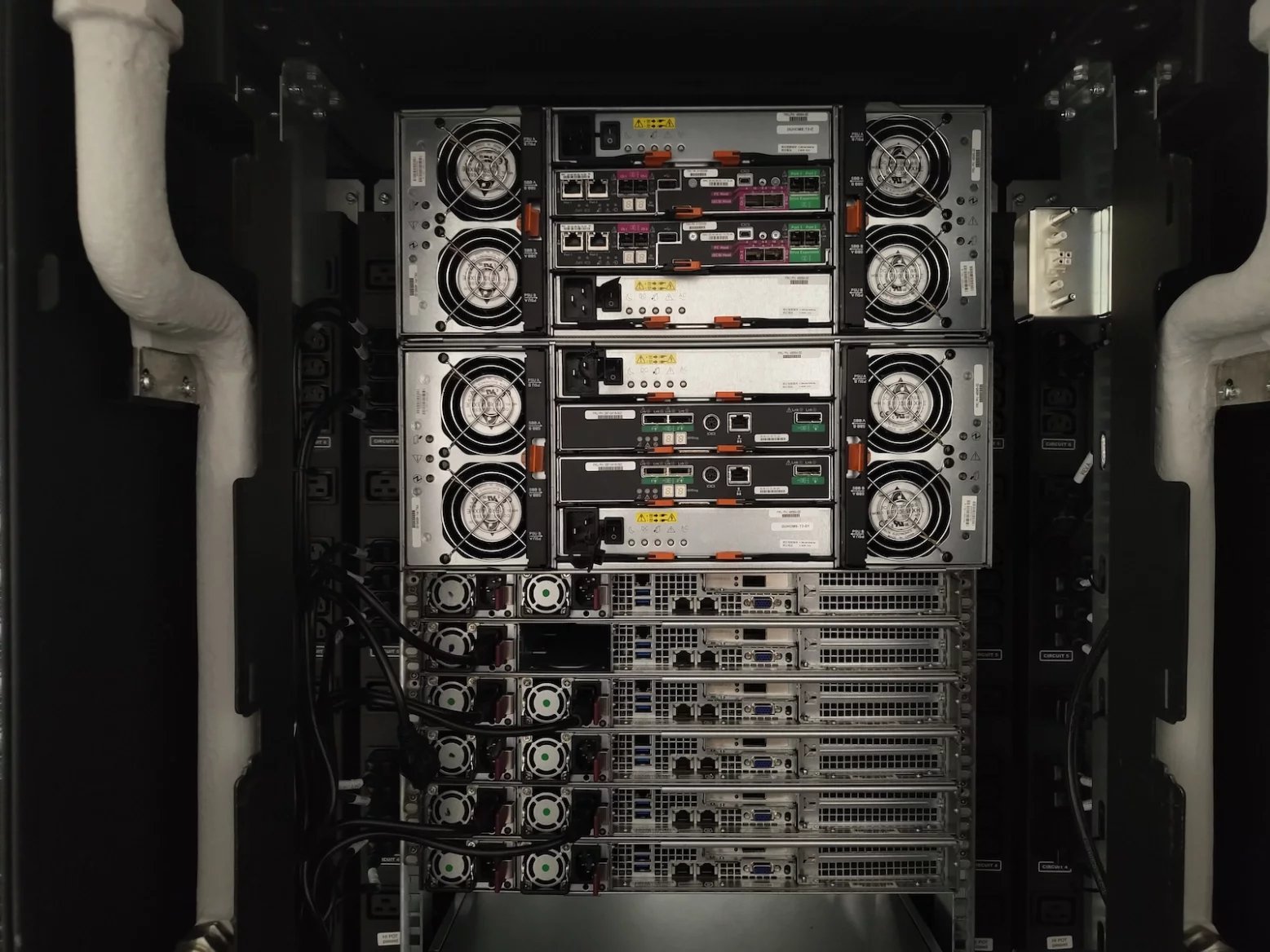 Vysloužilý ostravský superpočítač Salomon na IT4Innovations