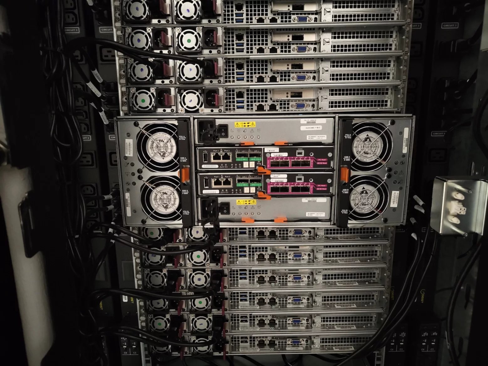 Vysloužilý ostravský superpočítač Salomon na IT4Innovations