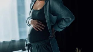 Náhledový obrázek - Bolesti kyčlí v těhotenství patří mezi běžné jevy. U některých žen přetrvávají i po porodu