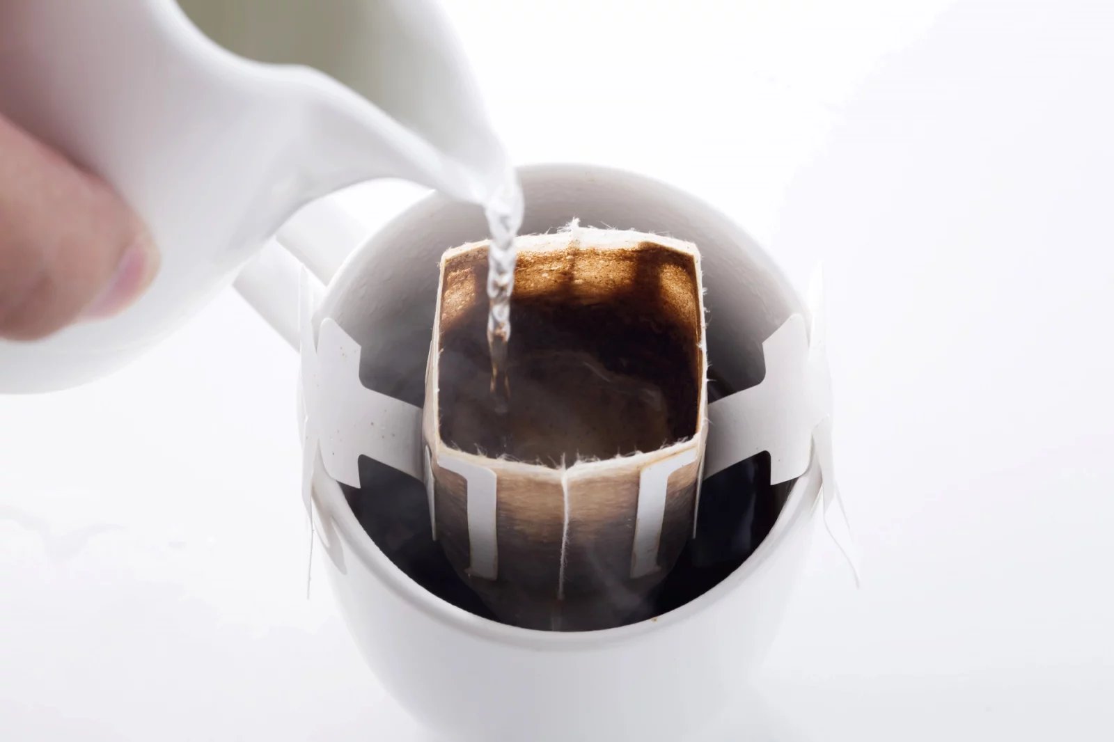 Připravená káva v drip bagu