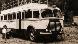 První přenosový vůz ostravského televizního studia v roce 1956