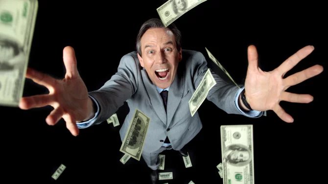 Bohatý člověk vyhazuje peníze do vzduchu