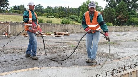 Náhledový obrázek - Podle dvou třetin Čechů pracuje v Česku příliš cizinců, naznačil průzkum