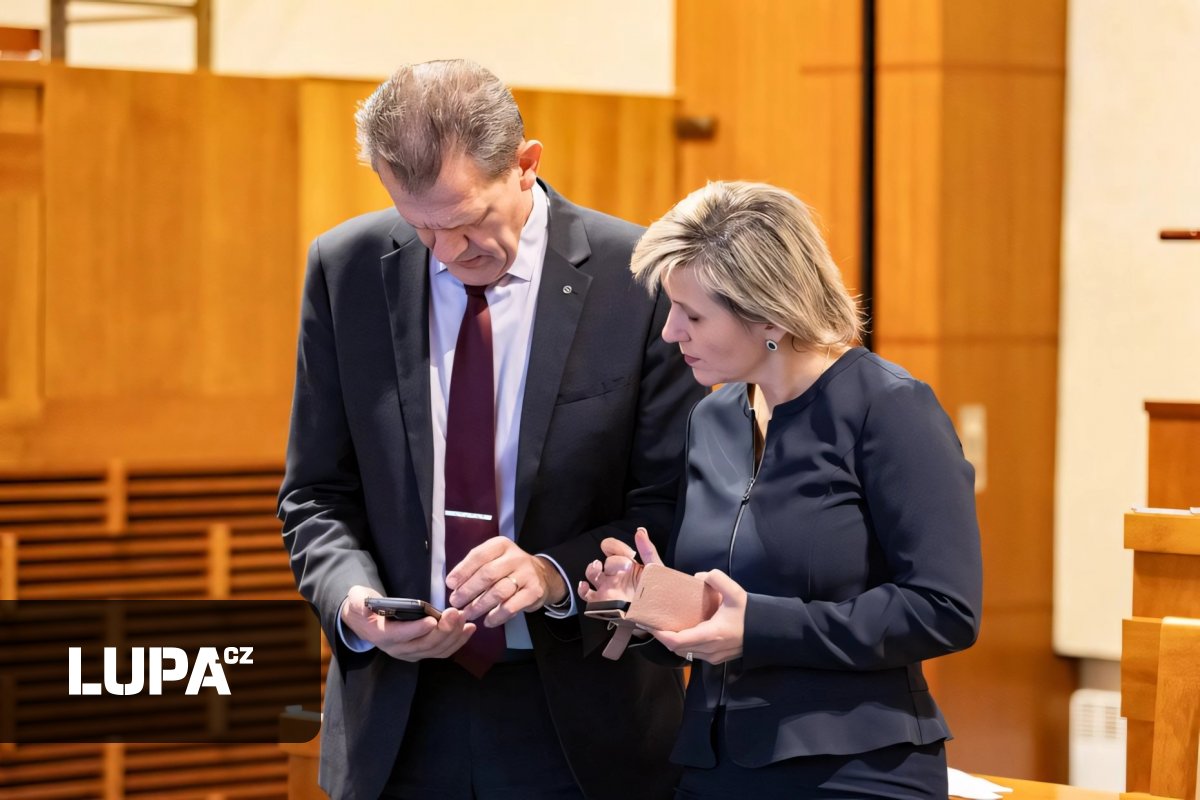 Senát varuje před zrušením televizních poplatků, obává se o nezávislost médií