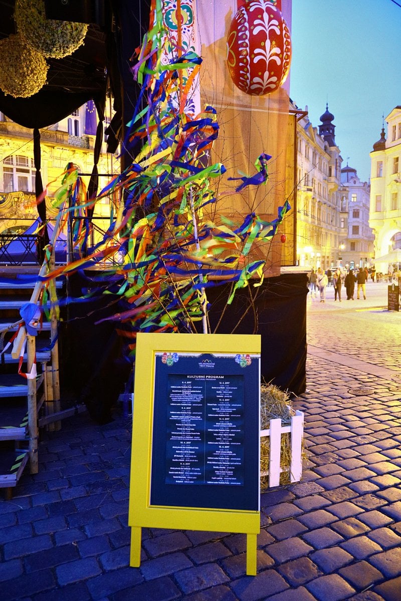 Velikonoční výzdoba stánků i obchodů